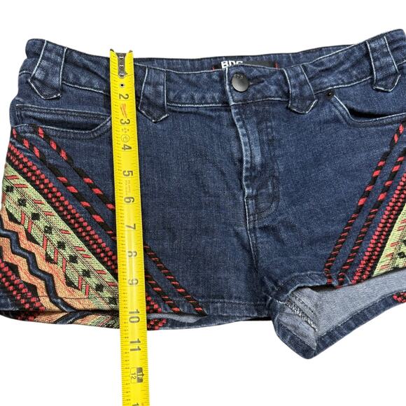 BDG Embroidered Aztec Denim Shorts Size 30 - Picture 3 of 8